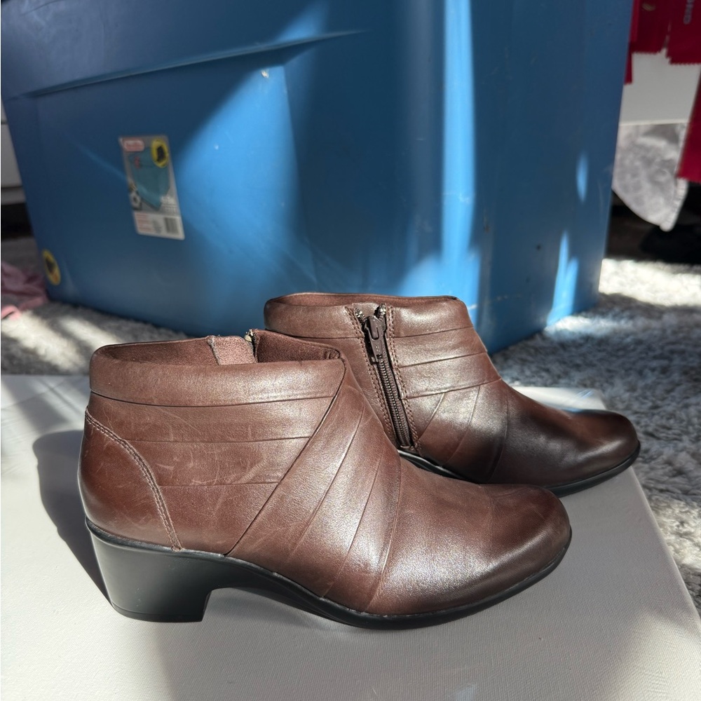 Clarks Women’s Brown Leather Zip Ankle Boots Size 8M Style 26104775